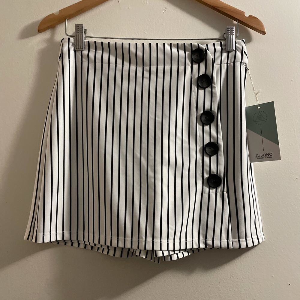 NWT Skort